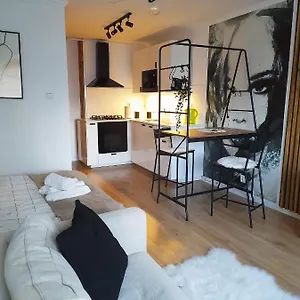 https://hs-apartament-warszawa-aleja-solidarnosci-ogrodowa.warsawhotelspoland.com